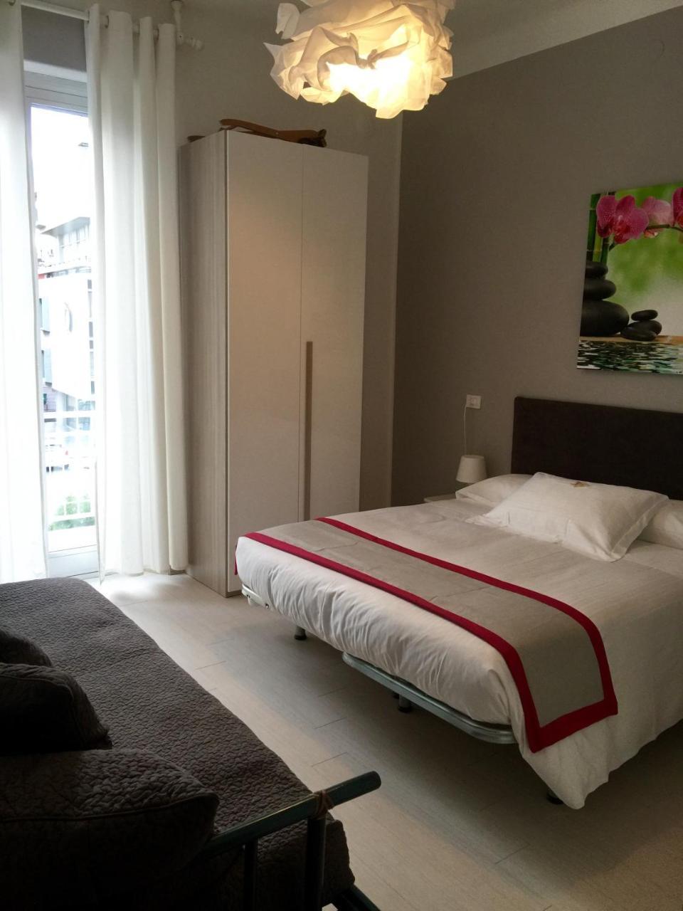Hotel Spot Варацце Екстер'єр фото