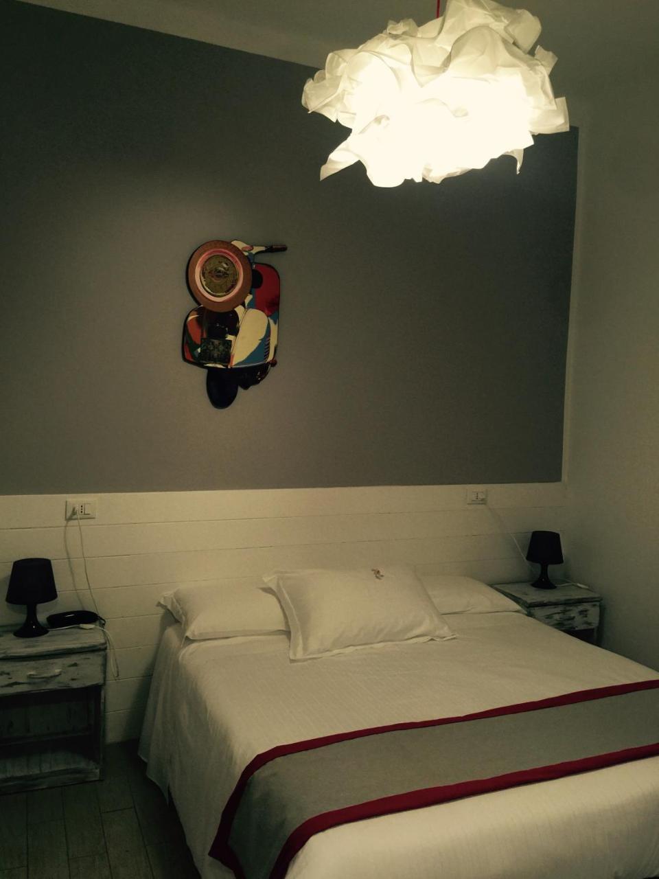 Hotel Spot Варацце Екстер'єр фото