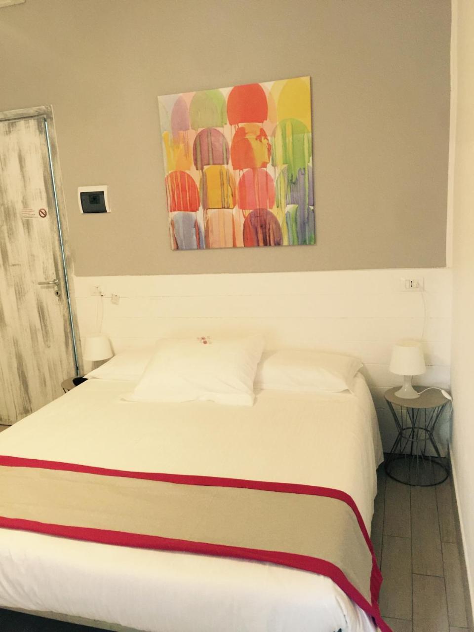 Hotel Spot Варацце Екстер'єр фото
