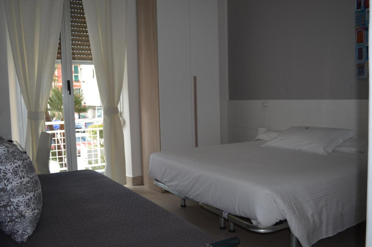Hotel Spot Варацце Екстер'єр фото