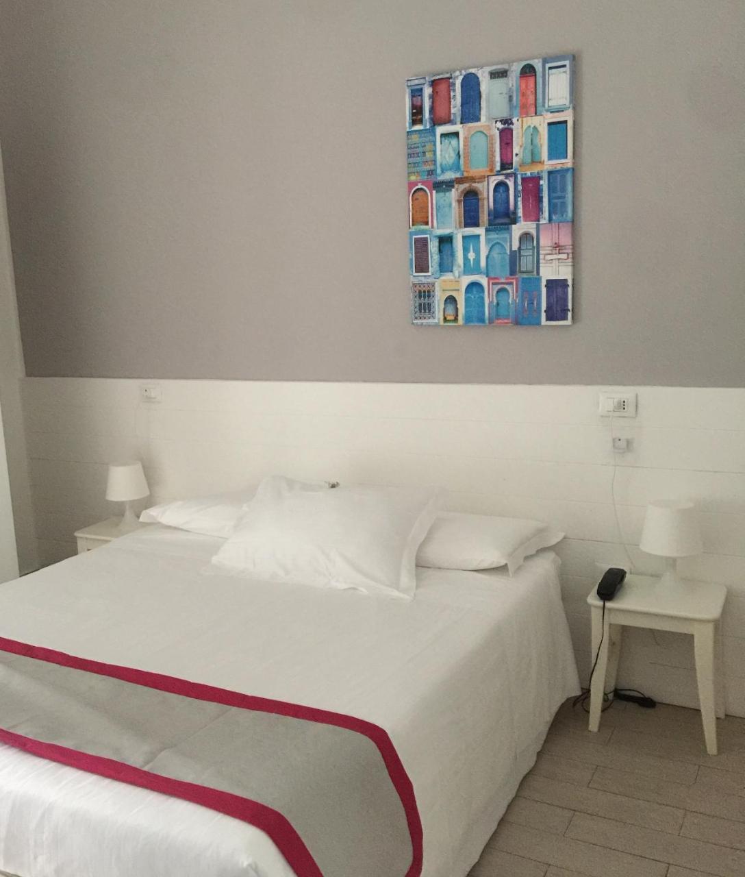 Hotel Spot Варацце Екстер'єр фото