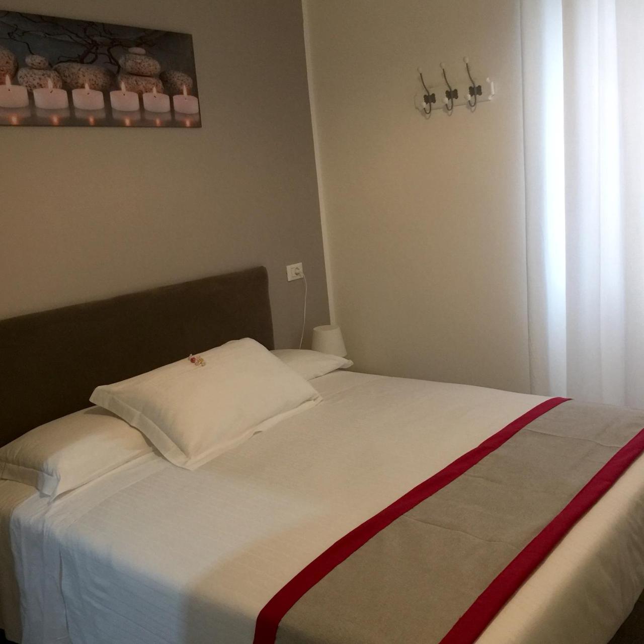 Hotel Spot Варацце Екстер'єр фото