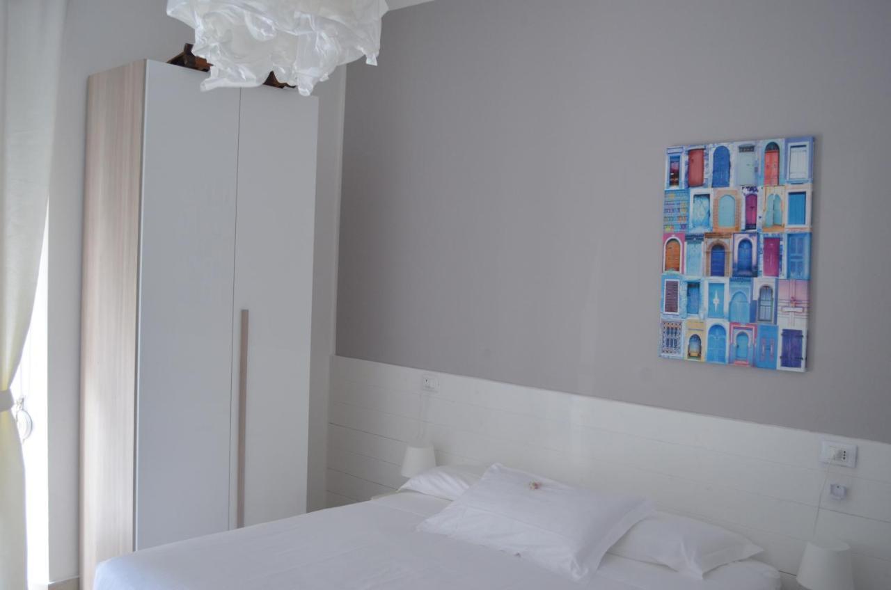 Hotel Spot Варацце Екстер'єр фото