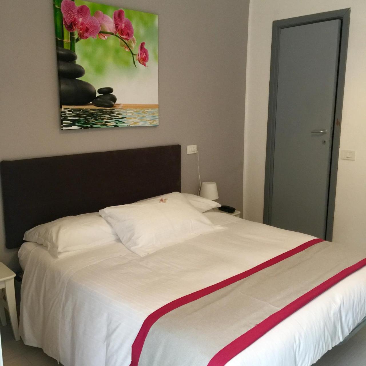 Hotel Spot Варацце Екстер'єр фото