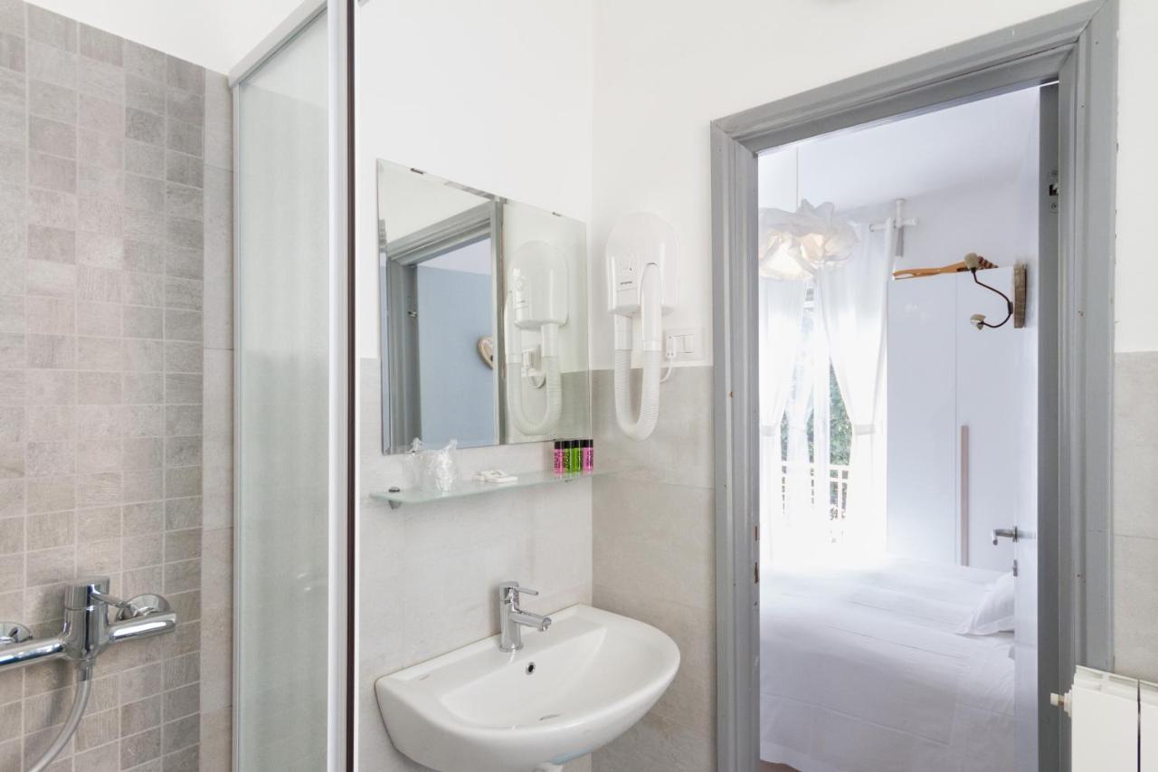 Hotel Spot Варацце Екстер'єр фото