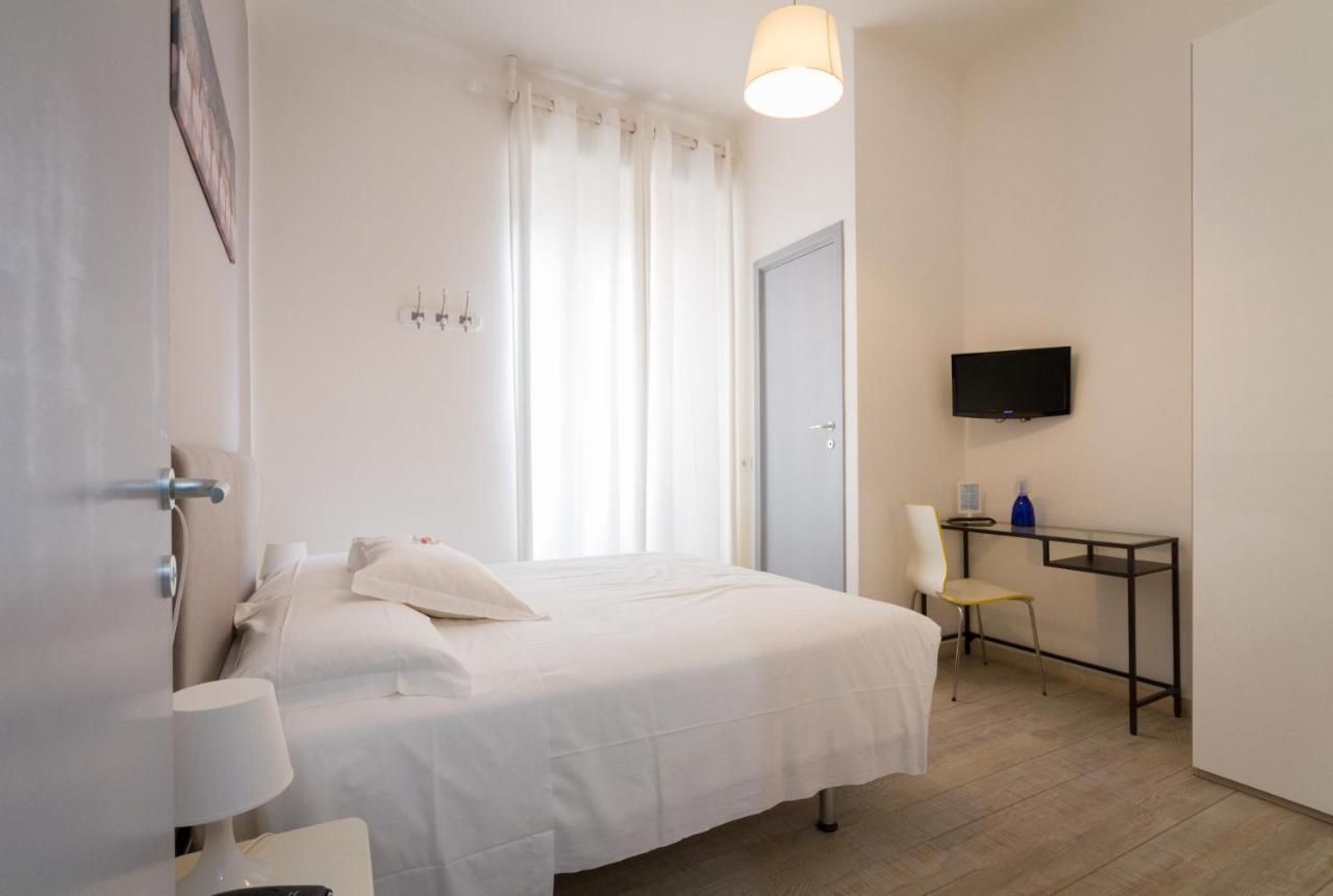 Hotel Spot Варацце Екстер'єр фото