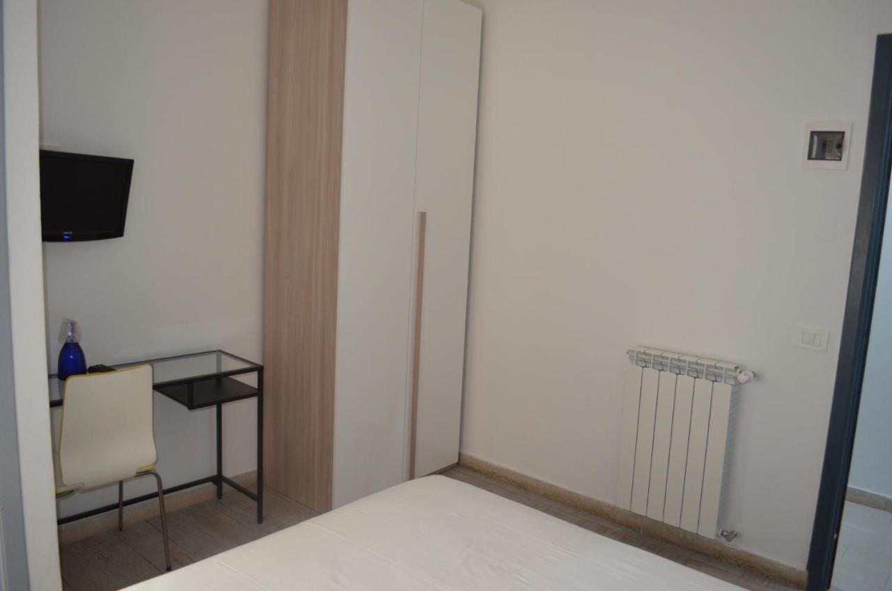 Hotel Spot Варацце Екстер'єр фото